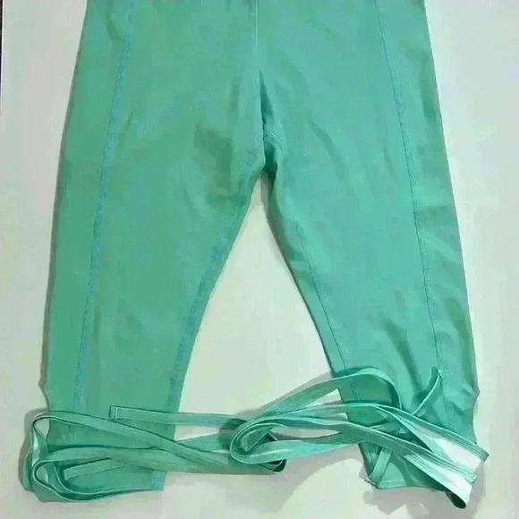 Flexi Lexi Capri Pilates leggings, Size Small - Picture 5 of 10